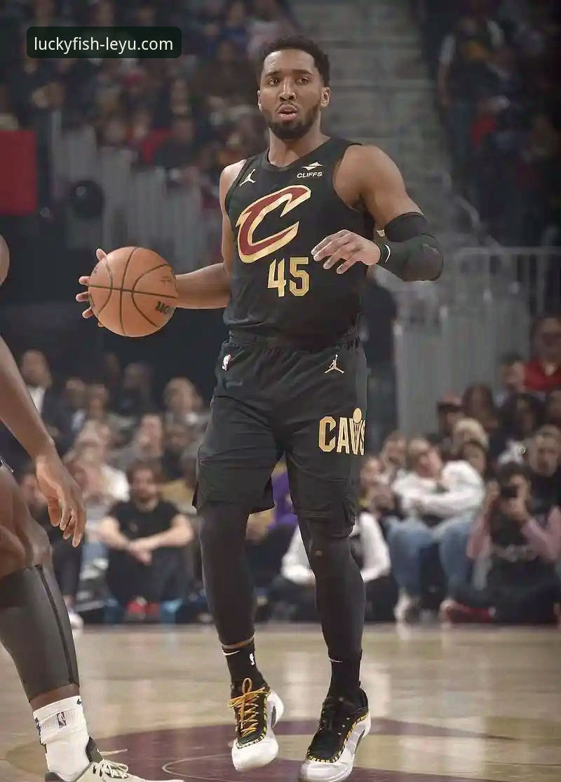 米切尔42分力挽狂澜，骑士险胜魔术：一场高得分对决的战术深度评测